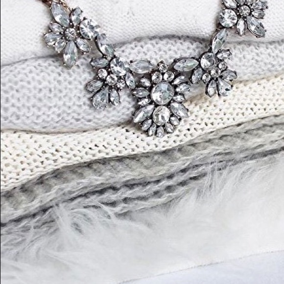 Crystal Statement Necklace - Picture 4 of 7